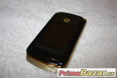 Motorola véčko MOTORAZR V8 zlatá edice - v Praze od pondělí