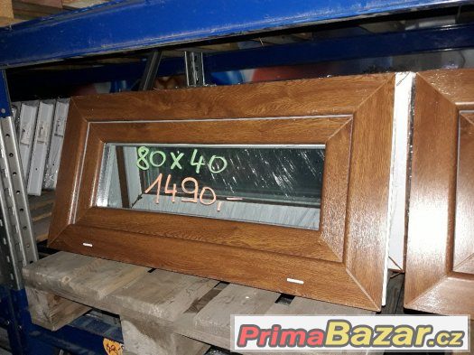 prodam plastove sklepni oknp 90x40 zlaty dub/bila – fotografie 2