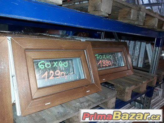 prodam plastove sklepni oknp 90x40 zlaty dub/bila – fotografie 3