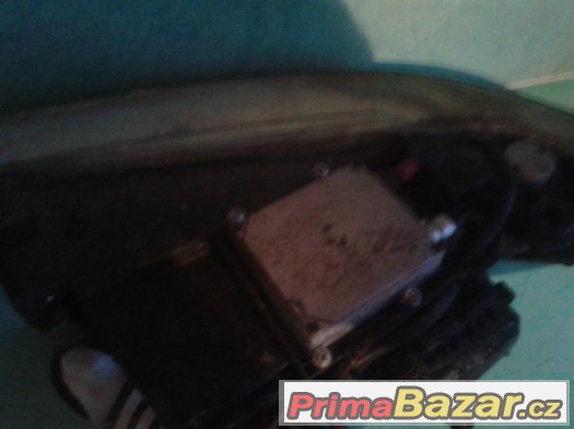 přední xenonová světla Audi A4 – fotografie 1