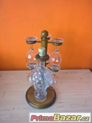 Skleničky a Láhev na víno
