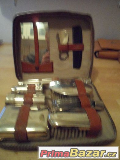 3 staré malé kufry 'vintage,, na Beauty-case – fotografie 2