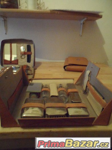 3 staré malé kufry 'vintage,, na Beauty-case – fotografie 3