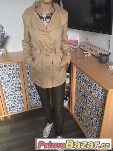 Bežový trenchcoat F&F – fotografie 2