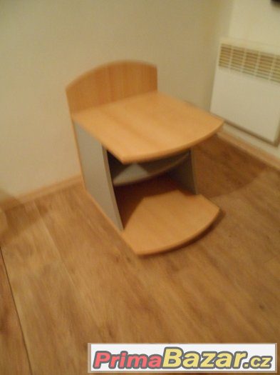 IKEA noční stolek – fotografie 1