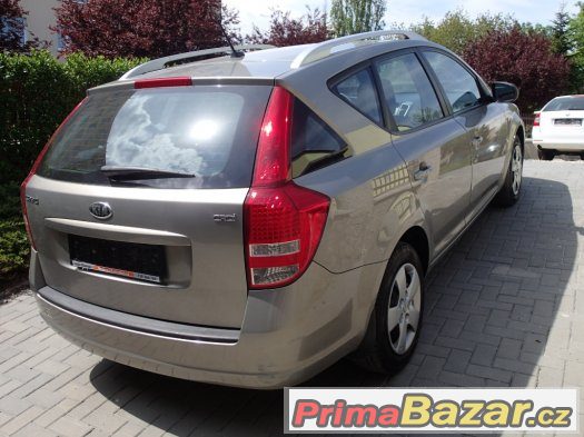 Kia Ceed combi 1.6CRDi 85kW Cool Plus Koup.ČR,90.000km – fotografie 5