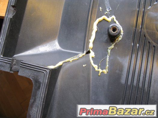 Daruji za odvoz kryt motoru pro BMW E38 740i (M60) – fotografie 2