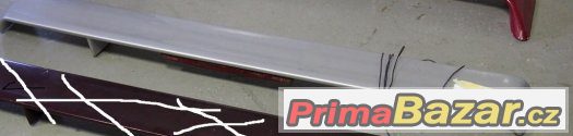 Zadní spoiler na Peugeot 405 s brzdovým světlem – fotografie 1