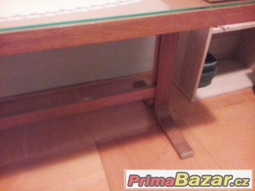 Stůl Holešov k lehčí renovaci horní desky. Světlý. – fotografie 3