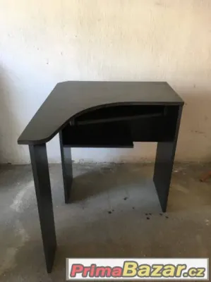 Prodám stůl s polici.Vyroben na míru stav výborný