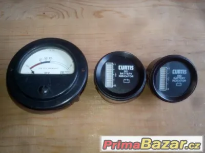 Indikátor stavu vybíjení baterie 24V, 80V. Kapacitoměr.