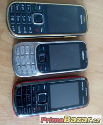 staré mobilní telefony