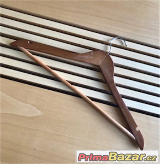 Ramínko dřevěné F6611, 44,5 cm, s příčkou, se zářezy (100) – fotografie 1