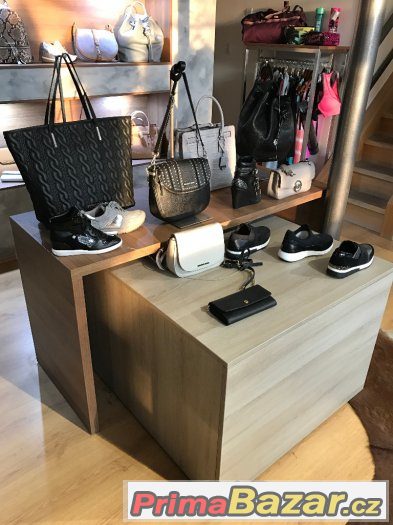 Prodám kompletní nábytek do prodejny – fotografie 2