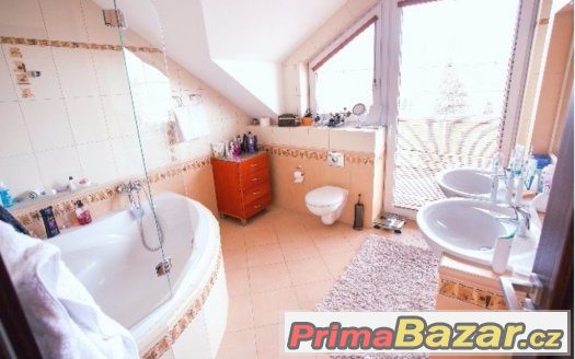 Nabízíme k pronájmu nadstandartní RD 4+kk – fotografie 3