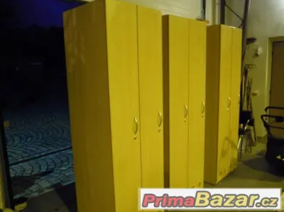 šatní skříň dř.-prodám
