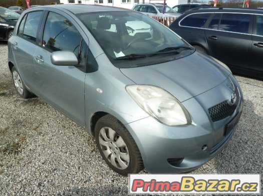 TOYOTA YARIS 1,0 VVT-i 51 KW R.V.2006..5 DVEŘÍ..KLIMA – fotografie 2