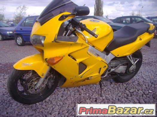 Honda VFR 800Fi – fotografie 5