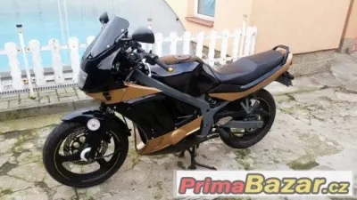 Suzuki GS 500 E - kapoty se světlem