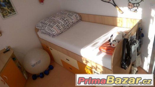 Dětská postel a stůl – fotografie 2