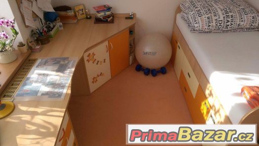 Dětská postel a stůl – fotografie 5