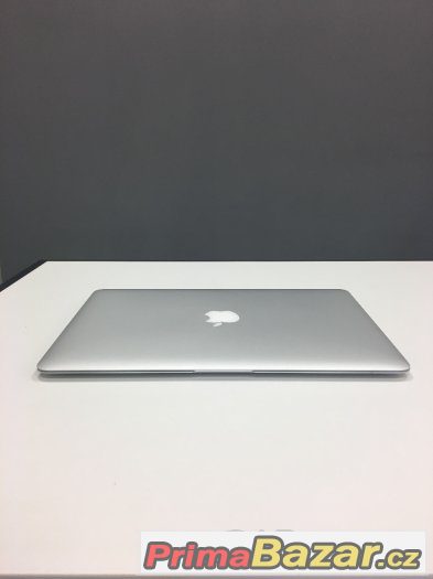 MacBook Air 13" middle 2013 – fotografie 2