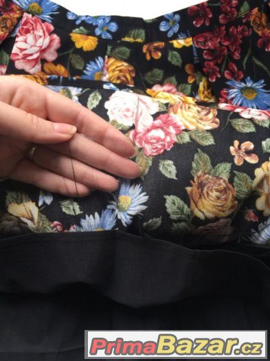 Černá mini sukně s barevnými květy Forever 21 – fotografie 3
