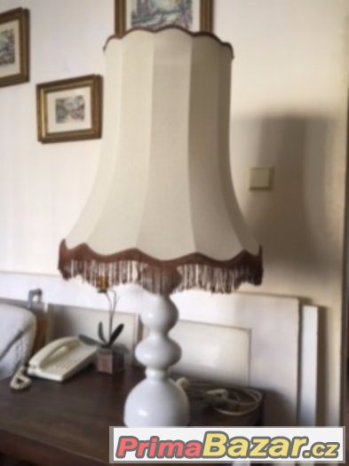 Lampa s porcelánovou nohou - velmi dekorativní – fotografie 1