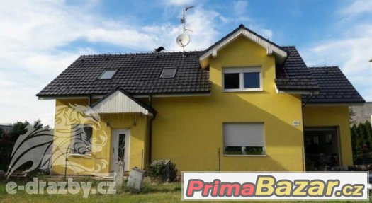 Rodinný dům 5+1 s garáží, zahradou  a přilehlým pozemkem, Pr – fotografie 1