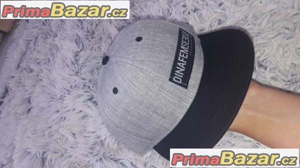 snapback- dinafem – fotografie 1