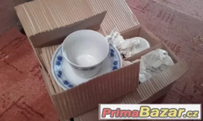 Hrnečky, vč. talířků