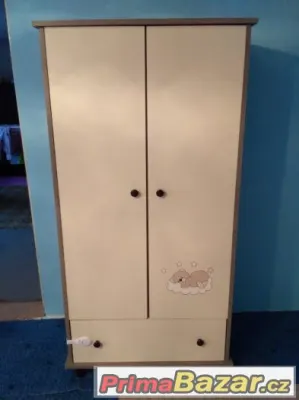 Postýlka se skříní