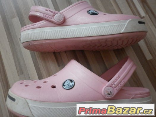 dívcí ružové pantofle Crocs – fotografie 3