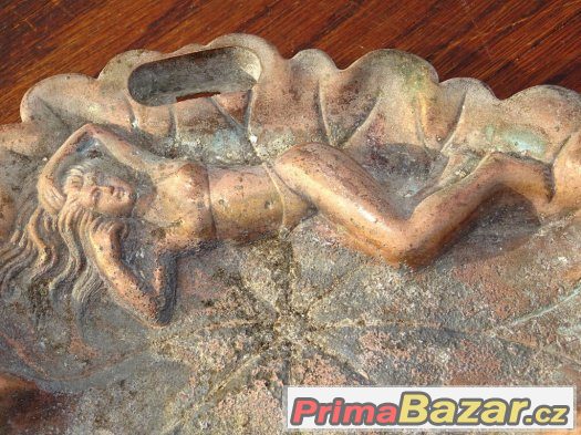 Starý měděný popelník s ležící ženou - 18 cm – fotografie 4