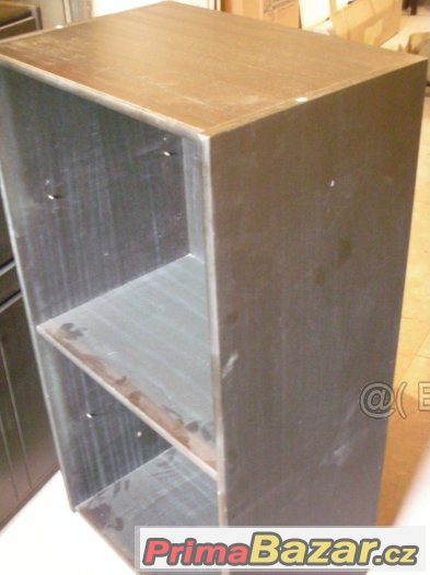 PRODÁM ČERNOU POLICOVOU SKŘÍŇKU,ROZMĚR š.60,hl.42,v.116cm – fotografie 2