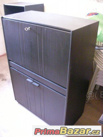 PRODÁM ČERNOU BAROVOU SKŘÍŇKU,ROZMĚR š.84cm,hl.42cm,v.116cm – fotografie 2