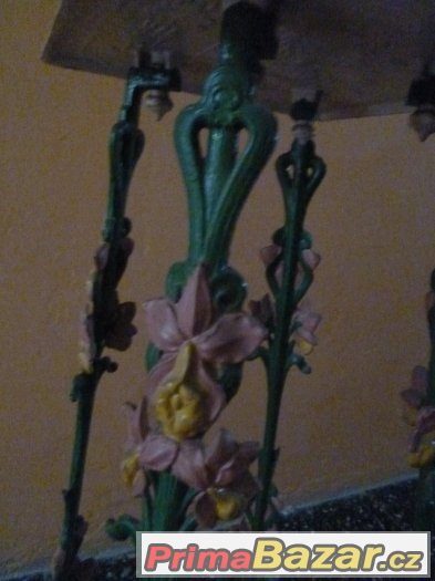 Kovový secesní stolek 1900 Kosatec a luční květiny – fotografie 1