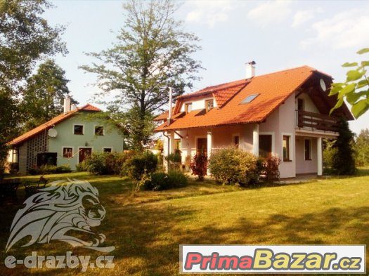Ranč o dvou domech s rybníkem, stájemi a pozemky, Jindřichův – fotografie 1