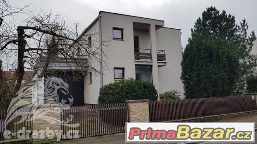 Rodinný dům (343 m2) s pozemkem (744 m2), ulice Sportovní, H – fotografie 1