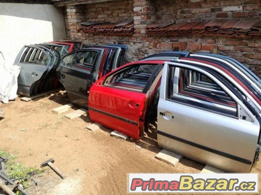 Dveře, Škoda Octavia I – fotografie 1