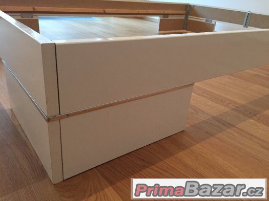 Prodam bilou postel 200 x 165 cm, vc. rostu, prip. i matrace – fotografie 2