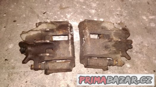 PEUGEOT 406 1,8 81KW 1995-2004 - PŘEDNÍ BRZDOVÝ TŘMEN L+P – fotografie 1