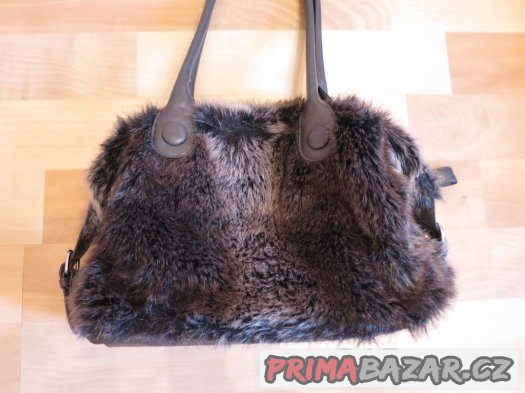 Kabelka s umělou kožešinou – fotografie 3