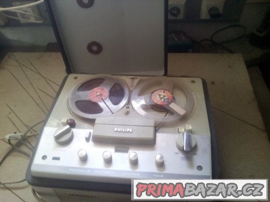 Starý radiomagnetofon philips – fotografie 1