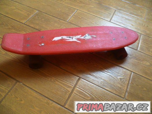červený Skateboard – fotografie 1