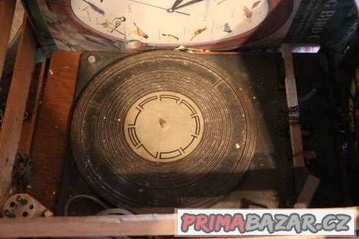 Retro spotřebiče - magnetofony, gramofony, fotoaparáty – fotografie 5