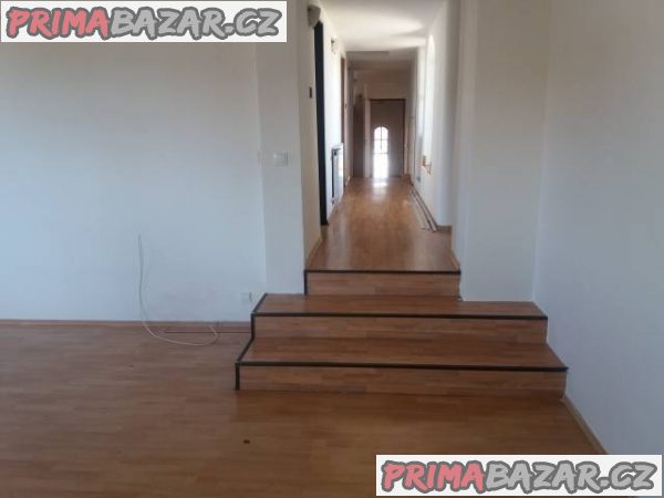 Dlouhodobý pronájem velkého bytu trvalým pobytem – fotografie 4