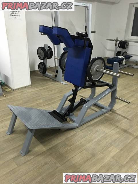 Fitness stroje V - squat machine – fotografie 3