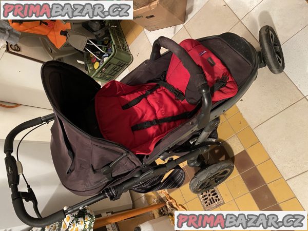 Sportovní kočárek – fotografie 1