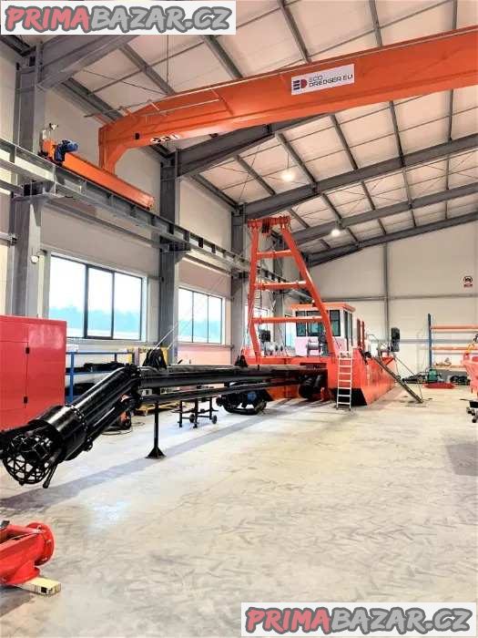 Sací bagr. Suction dredger – fotografie 1